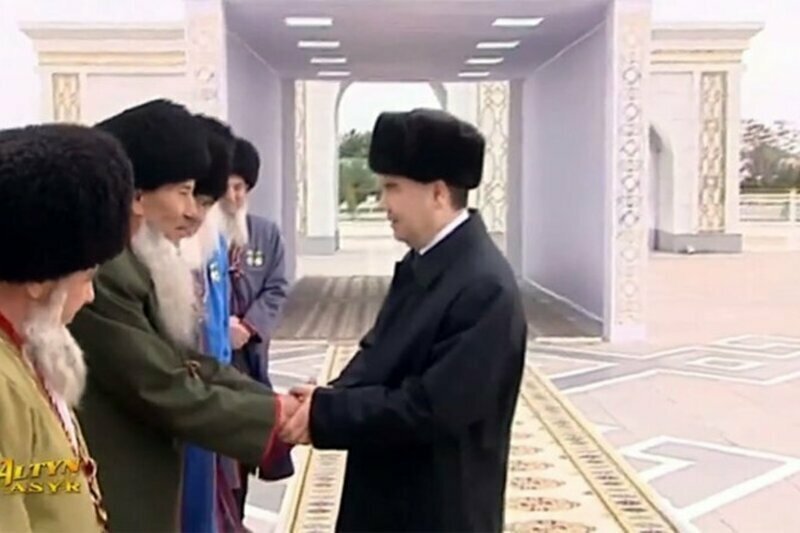 Как туркменских аксакалов готовили к встрече с главой государства