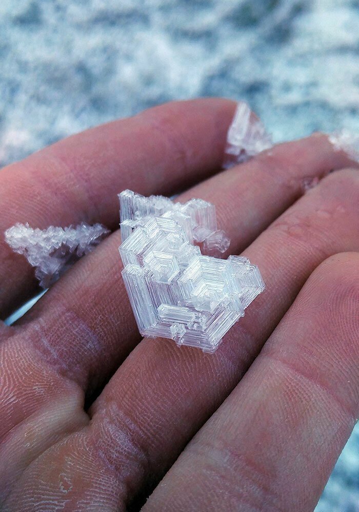 Крупные кристаллы льда