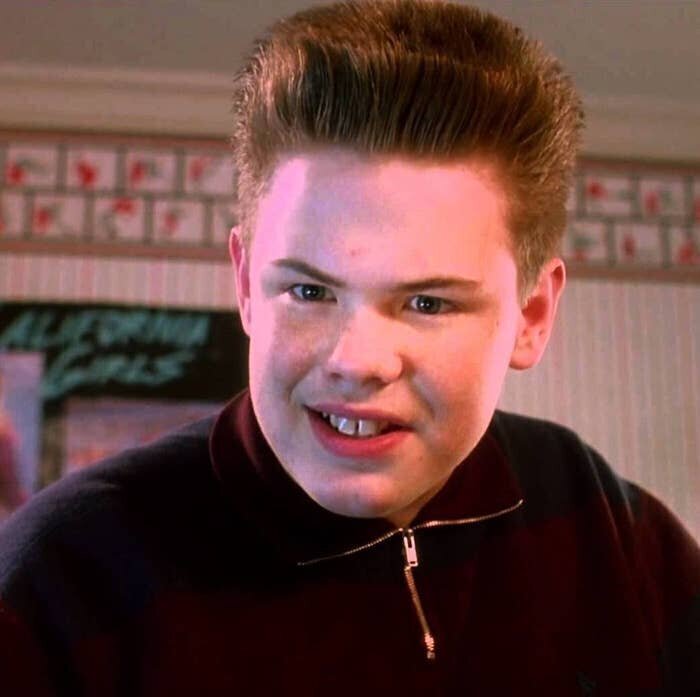 13-летний Девин Рэтрей в роли База МакКалистера в фильме "Один дома" 1990 года
