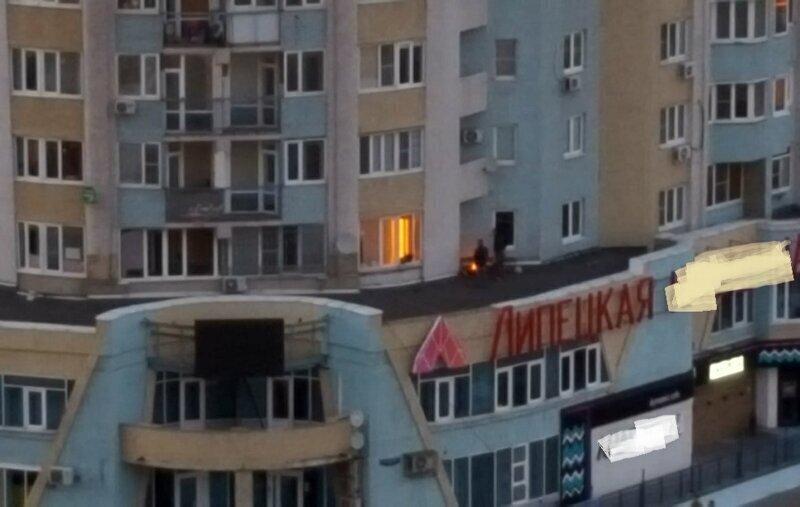В Липецке находчивые жители жарили на крыше дома