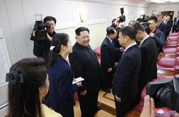 Ким Чен Ына обозвали любителем девственниц на бронепоезде