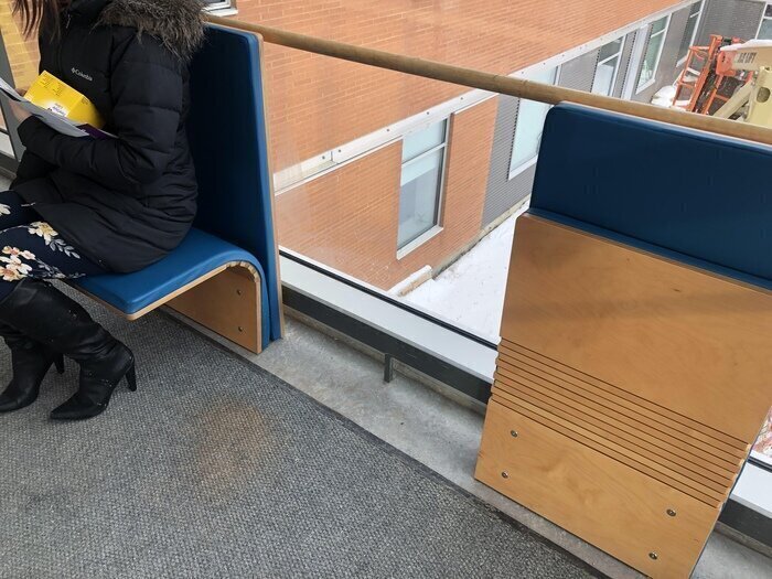 Складные стулья в одной из больниц