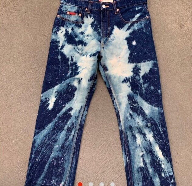 Шутки покупателю этих джинсов обеспечены