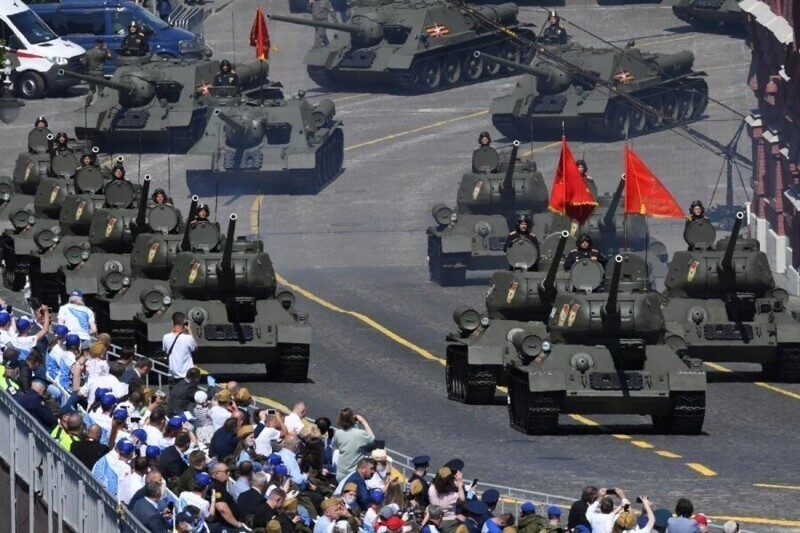 Угадайте, что разозлило борцов с расизмом на параде Победы в Москве