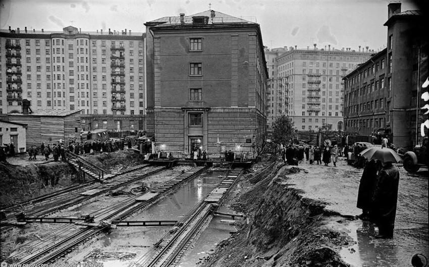 В Москве ради расширения улицу передвигали целые дома