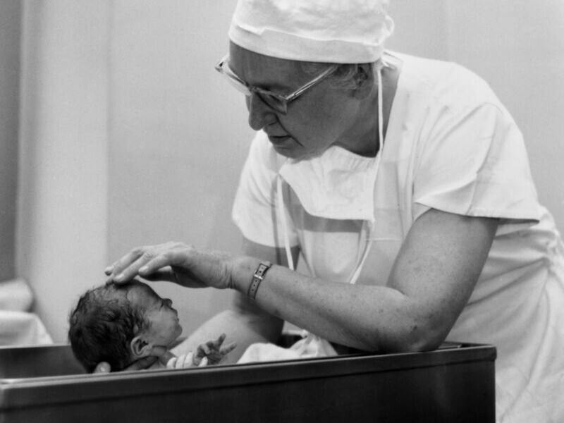 Вирджиния Апгар и ее шкала проверки новорожденного