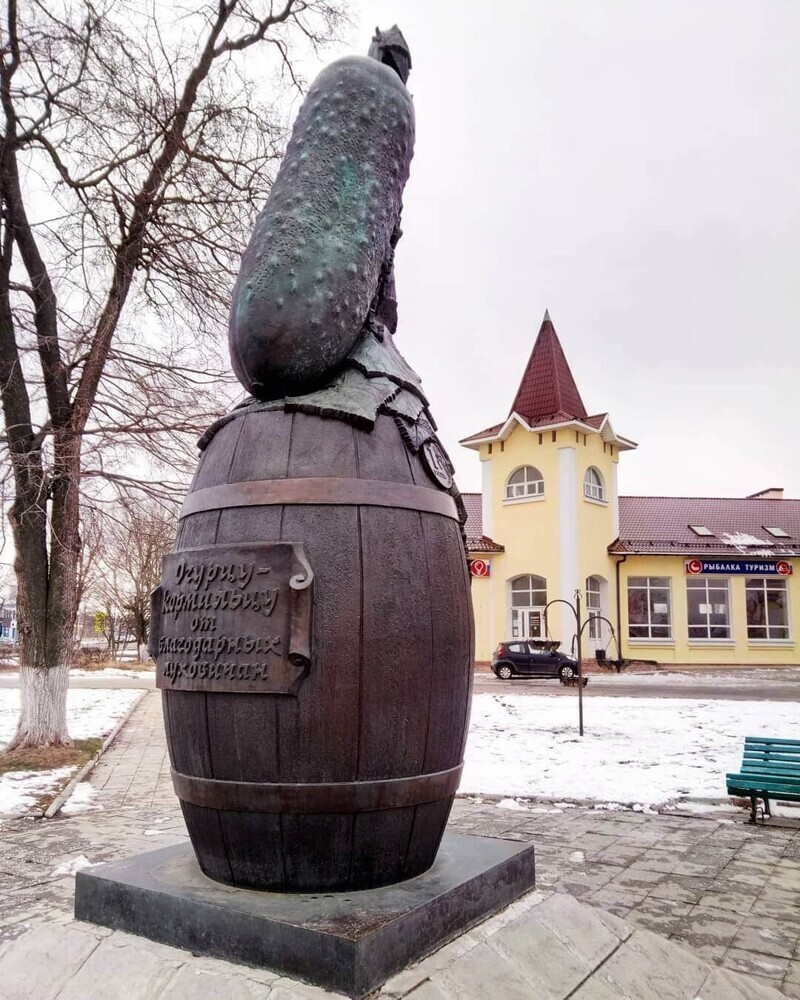 Памятник огурцу, Луховицы