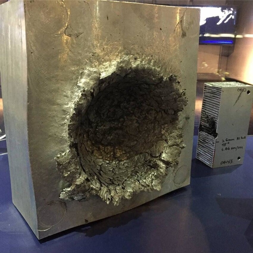 Космический мусор проделал дыру в корпусе из прочного алюминия
