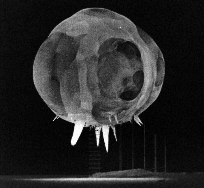 Ядерный взрыв менее чем через одну миллисекунду после детонации, 1952 год