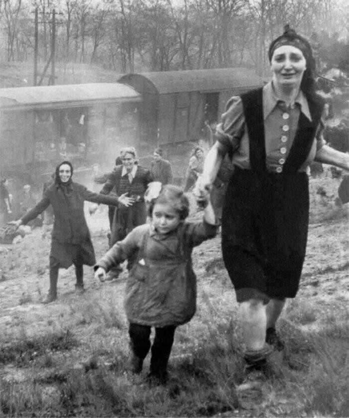 Освобождение еврейских узников из «поезда смерти», 1945 год