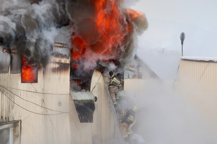 Работа якутских пожарных в суровых условиях