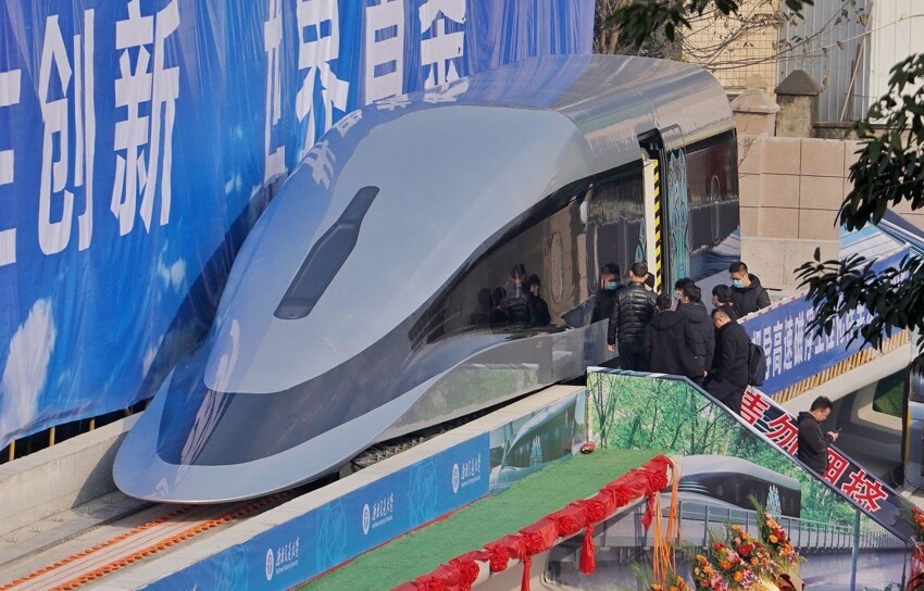 Китайцы запускают суперскоростные магнитные поезда