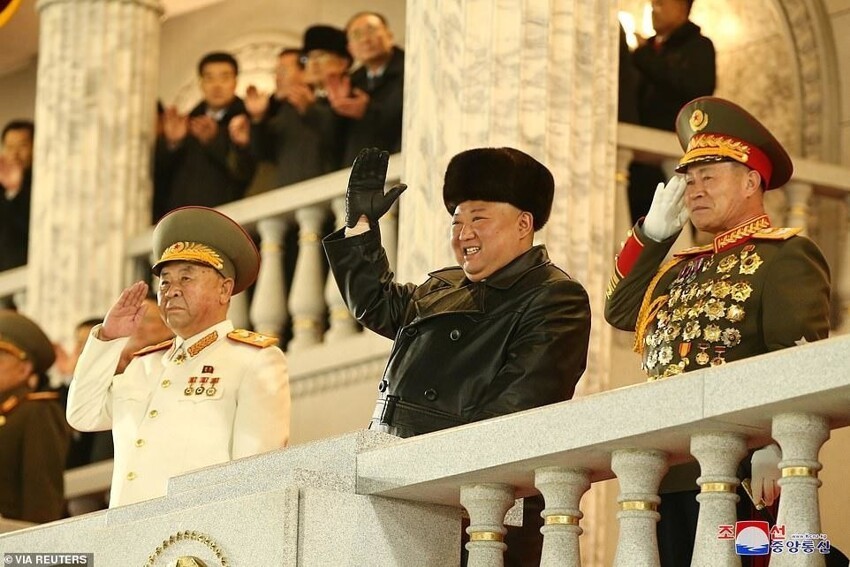 Ким Чен Ын и его новая любимая ракета 