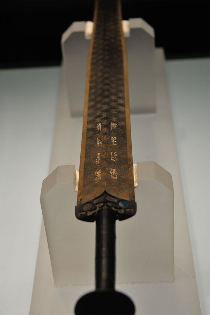 2500-летний меч, который принадлежал Гоуцзяню, правителю древнего царства Юэ