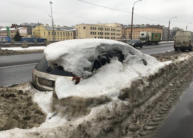 Оставлять авто на обочине весной - не лучшая идея