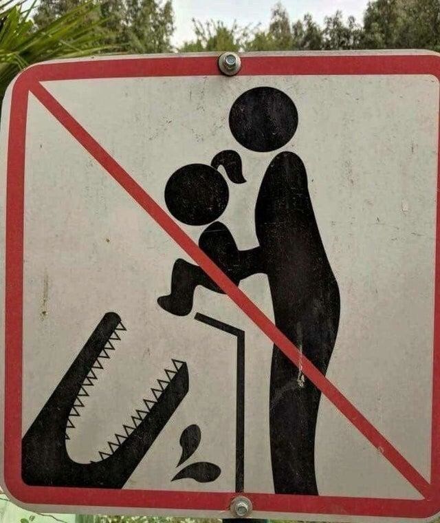 Помните, нельзя кормить крокодилов детьми