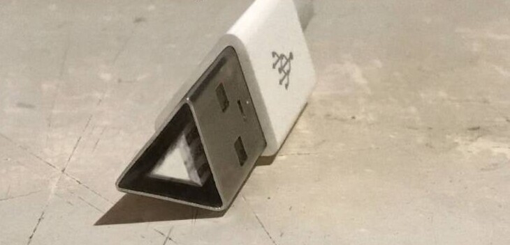 20. Треугольные USB-коннекторы перестали выпускать, потому что люди жаловались на необходимость поворачивать их шесть раз