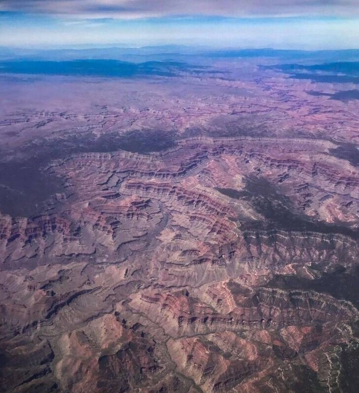 25. Вид на Большой каньон из пассажирского самолета