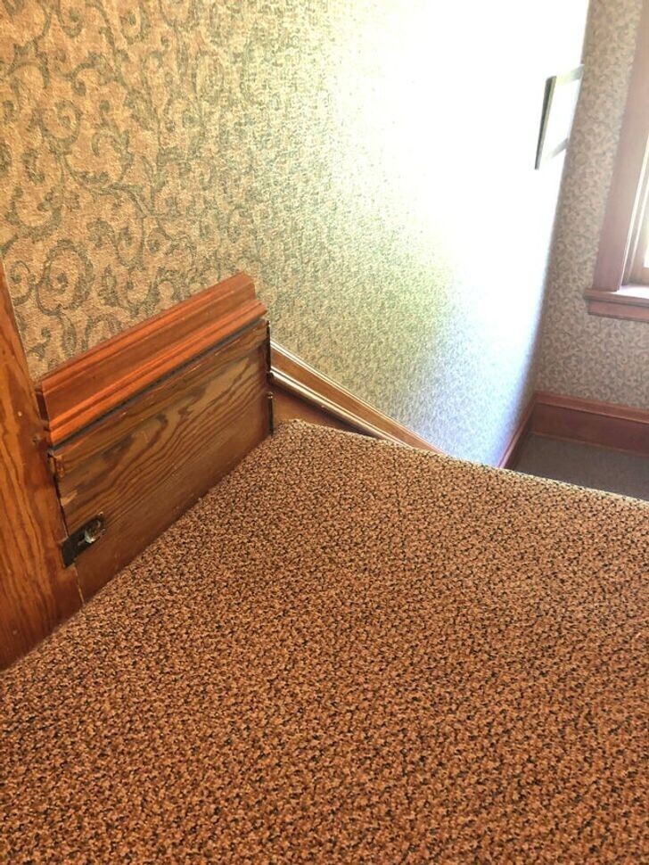 "Возле одной из лестниц в моем 125-летнем доме есть потайная мини-комната. Наверное, для какого-нибудь домового"