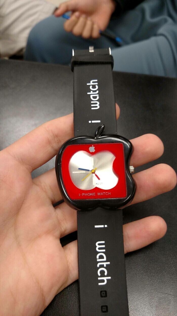 27. "Друг купил Apple Watch за 600 долларов на eBay. Это то, что ему прислали"
