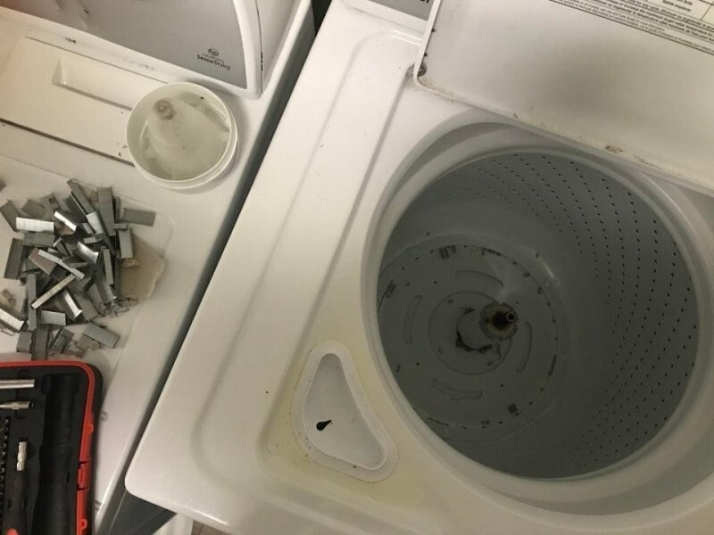 Кому-нибудь ещё приходилось снимать мешалку для стиральной машины, потому что постирали коробку со скобами?
