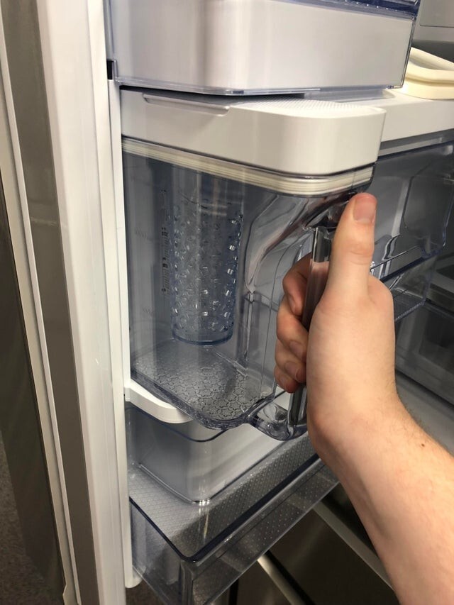 Фильтр для воды в холодильнике