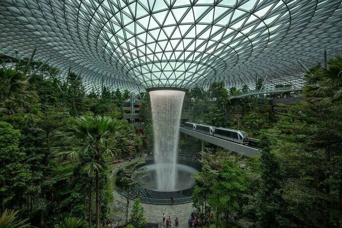 1. Аэропорт Skytrain Inside Jewel Changi, Сингапур