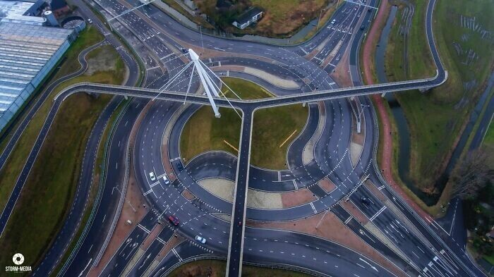 28. Кольцевой и велосипедный мост в Нидерландах