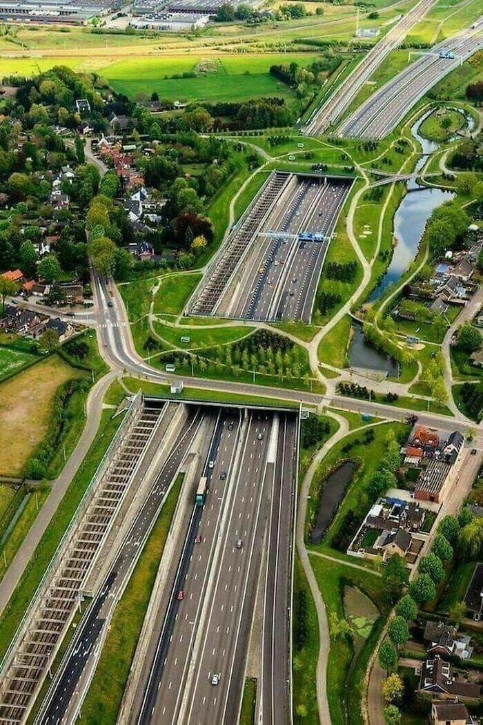 8. Экодуки, железная дорога, шоссе, дороги, пешеходные дорожки. Бреда, Нидерланды