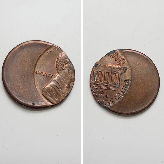 "Попалась однопенсовая монетка с браком штамповки (вид сзади и вид спереди)
