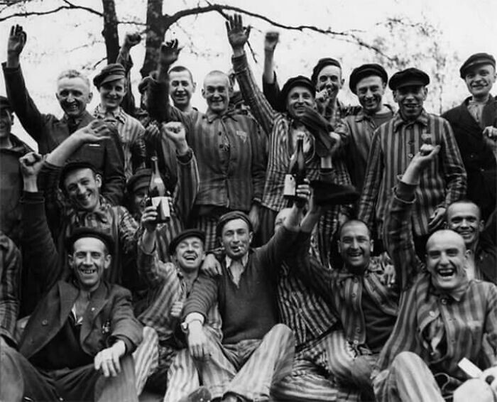 16. 1945 г., лагерь смерти Освенцим обнаружила и освободила Красная армия