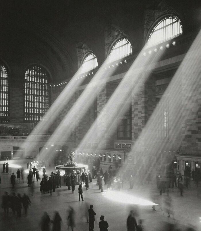 14. Центральный вокзал Нью-Йорка, 1929 год. Сейчас таких лучей уже не может быть, поскольку вокзал окружают высотные здания