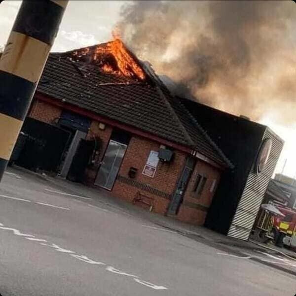 12. "Вчера сгорел единственный в моем городе ресторан Burger King"