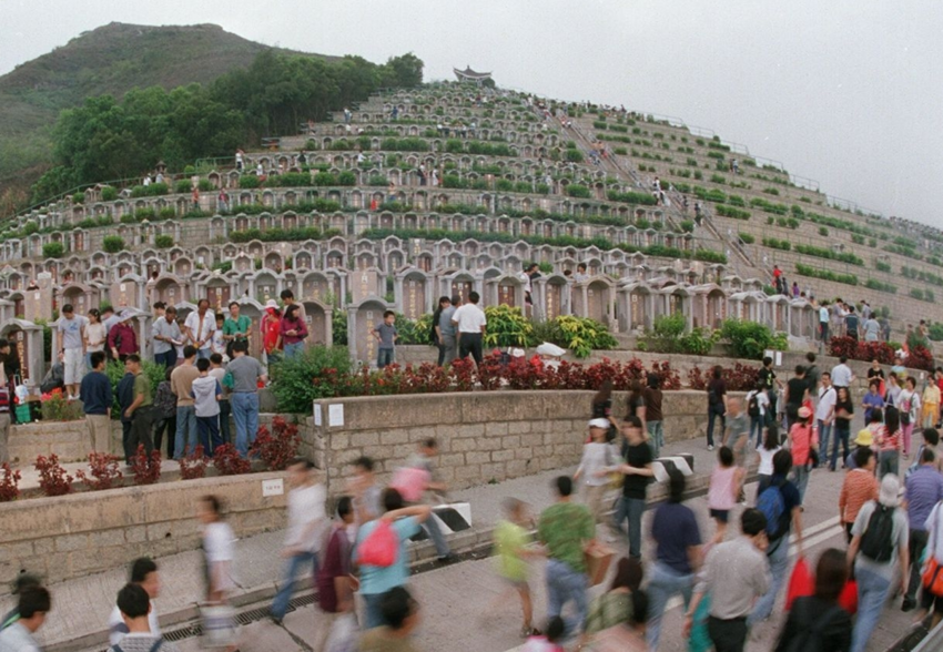 В Гонконге: странное и дорогое кладбище-амфитеатр