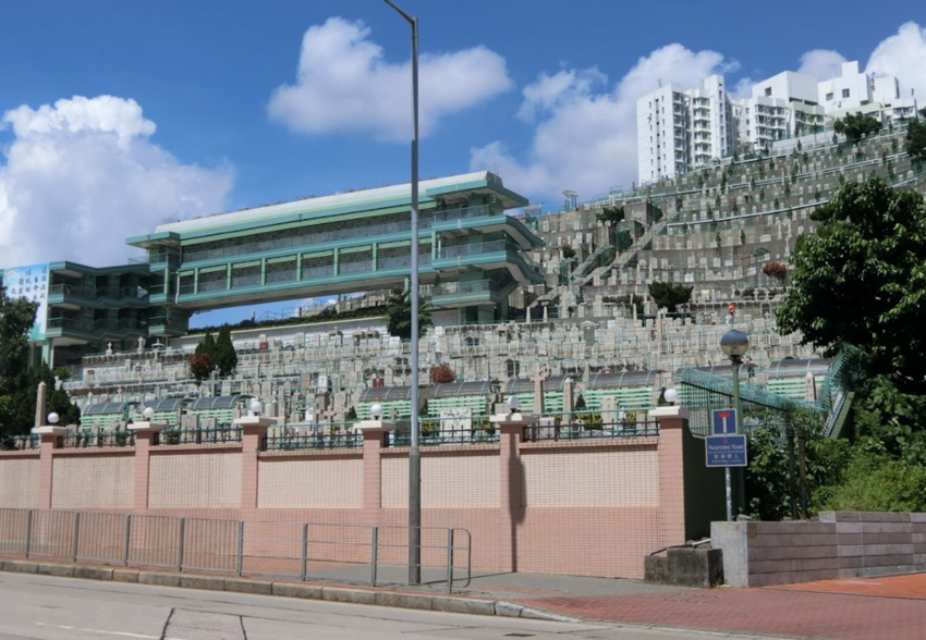 В Гонконге: странное и дорогое кладбище-амфитеатр