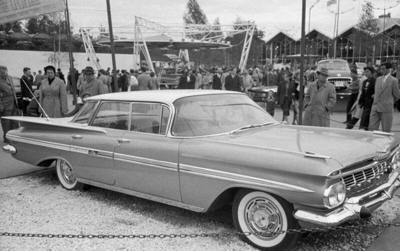 1959 год: гражданам СССР показали автомобили из США