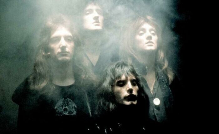 11. Группа Queen снимает свой знаменитый видеоклип на песню "Богемская рапсодия", 1975 г.