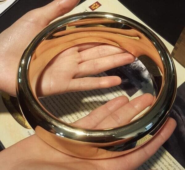 Это кольцо использовали на съемках "Властелина колец" для кпурных планов