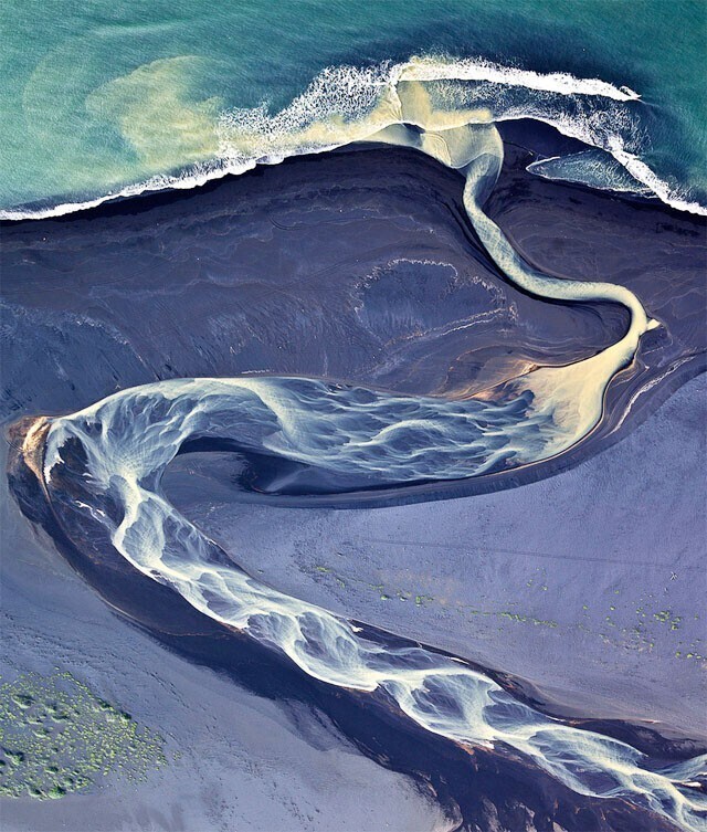 Река в Исландии