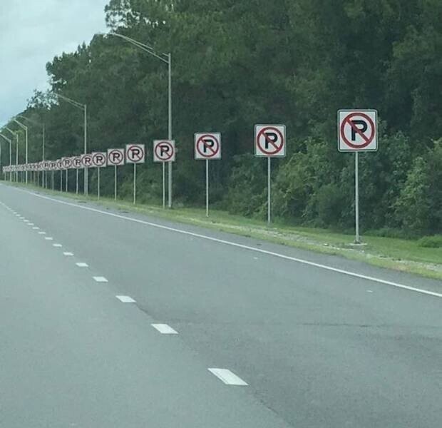 Это не дорога в город картавых, а запрет на парковку на определенной стороне шоссе во Флориде