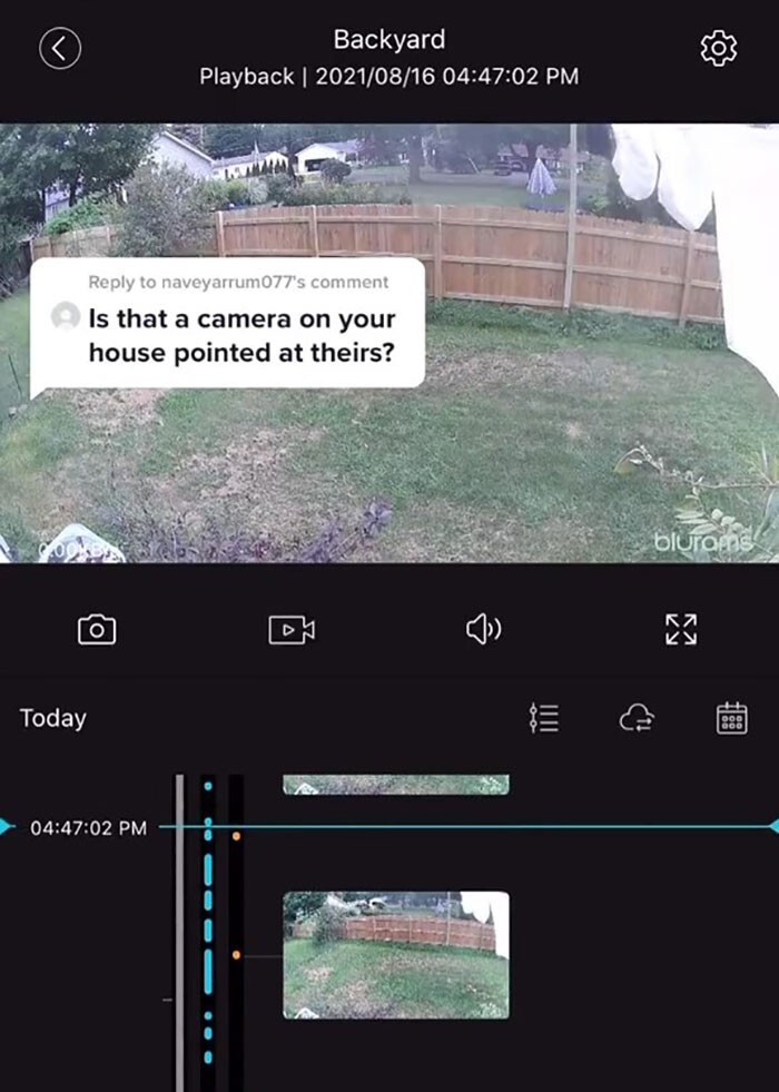 Белье на веревке против соседки с камерой