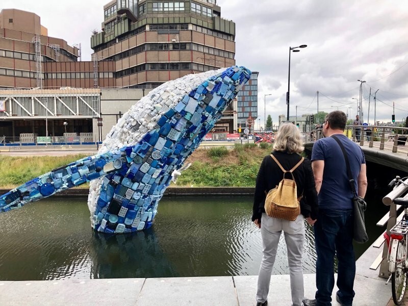 Кит, сделанный из пластиковых отходов, Нидерланды