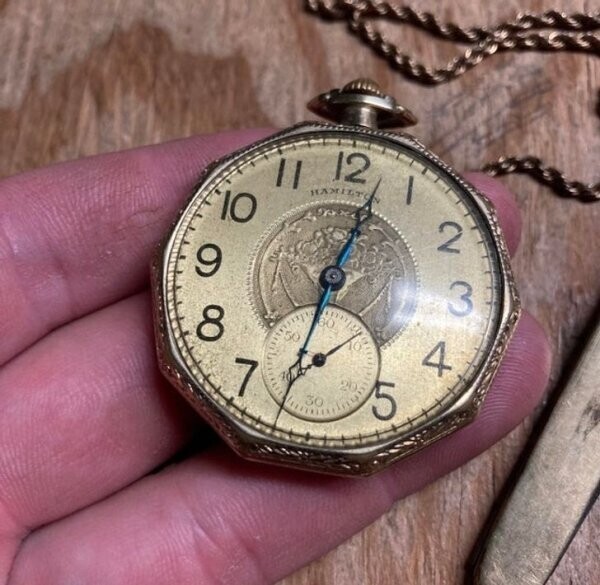 9. "Карманные часы моего прадедушки, которые спустя 97 лет все еще идут"