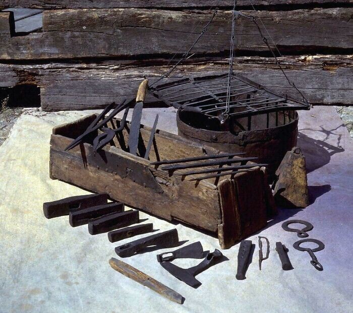 40. 1000 лет назад какой-то викинг-ремесленник потерял все свое оборудование в озере Мастермир на острове Готланд