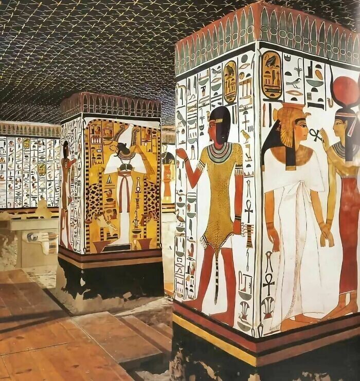 35. Гробница царицы Нефертари, возраст которой составляет 3200 лет, которую также называют Сикстинской капеллой Древнего Египта