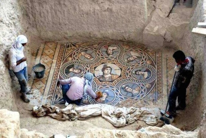 21. Стеклянная мозаика возрастом 2000 лет из древнего города Зеугма в Турции