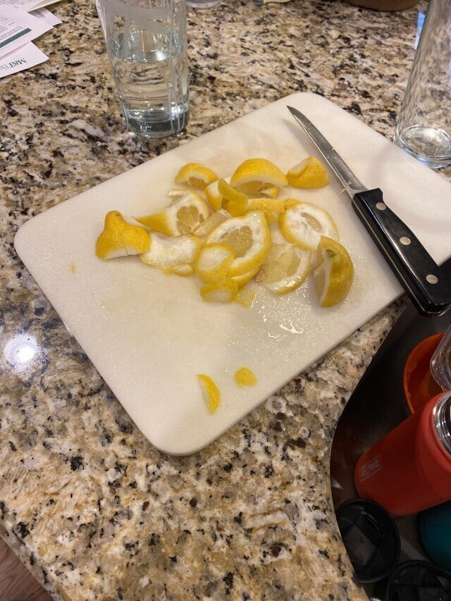 Так моя сестра режет лимон