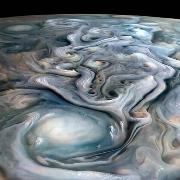 Крупный план облаков Юпитера с космического корабля