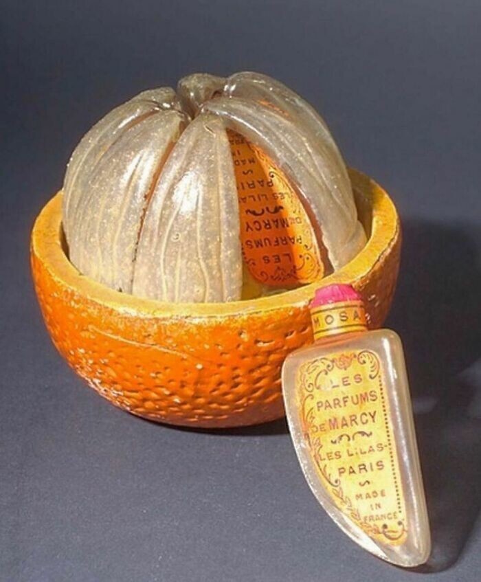 10. Набор флаконов духов L'orange Parfums de Marcy, 1925 год