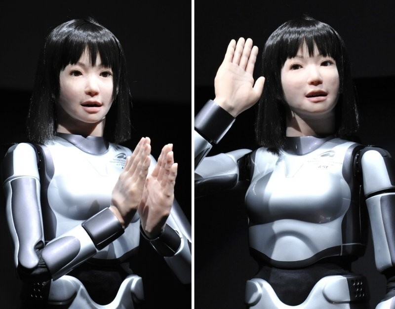 Роботы всё больше вживаются в роль человека